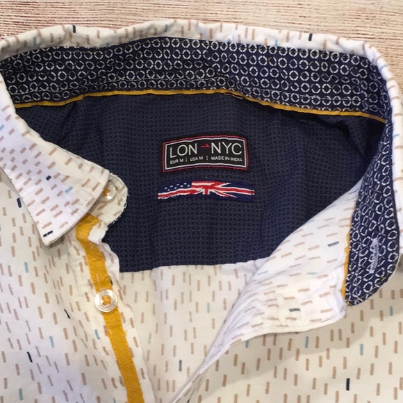 Men's size medium fun button-down short sleeve shirt. Lots of great detail EUC. - Picture 5 of 5